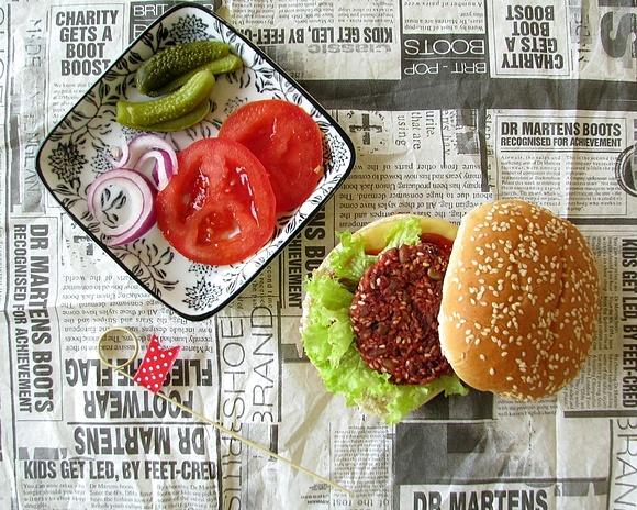 Burgery z kaszy jaglanej i buraczków