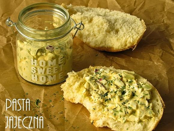 Pasta jajeczna z korniszonami