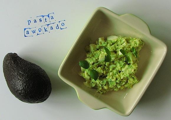 Pasta z awokado i jajkiem
