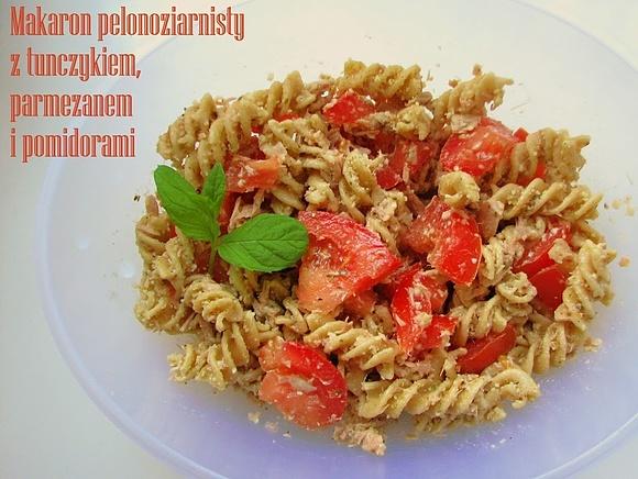Makaron pełnoziarnisty z tuńczykiem i pomidorami