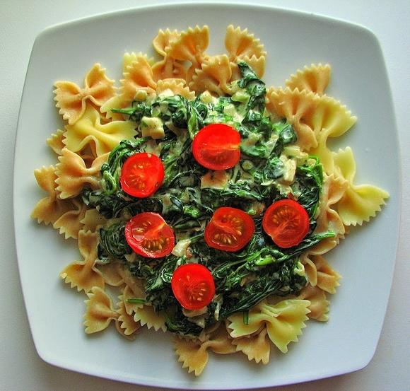 Farfalle ze szpinakiem