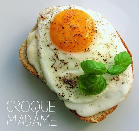 Croque Madame - klasyczna kanapka na śniadanie