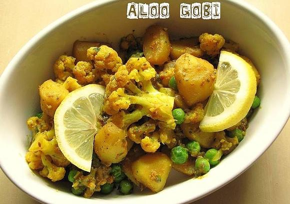 Aloo Gobi ziemniaki z kalafiorem w aromatycznych przyprawach