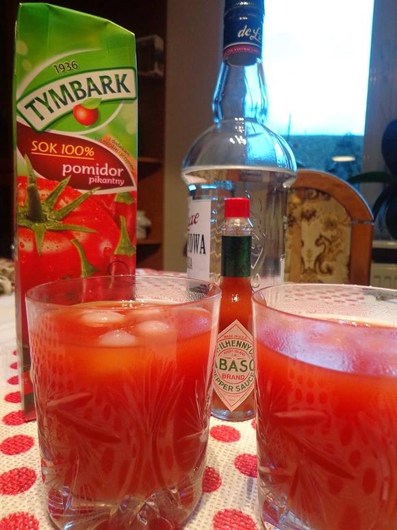 Krwawa Mary klasyczny drink z wódką i sokiem