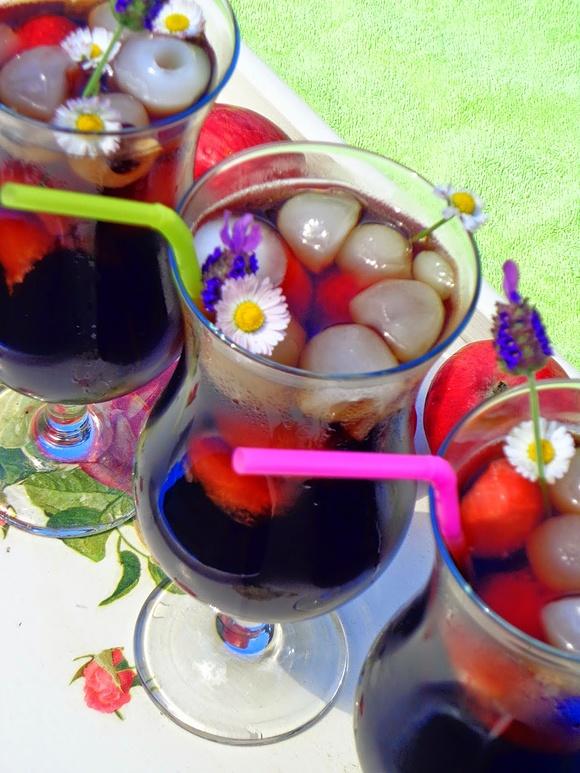 Owocowy drink w owocowym chruśniaku