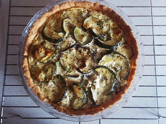 Quiche z bakłażanem i cukinią z serem feta i suszonymi pomidorami