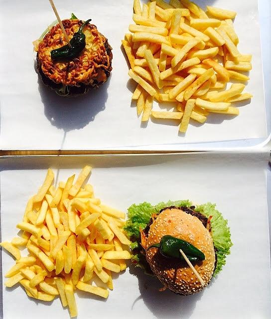 Ramen burger i kimchi burger koreańskie w Berlinie