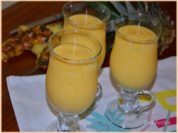 Koktajl ananasowy z mango i nektarynką bez cukru