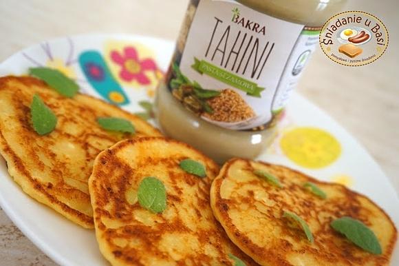 Placuszki twarogowe z pastą sezamową Tahini