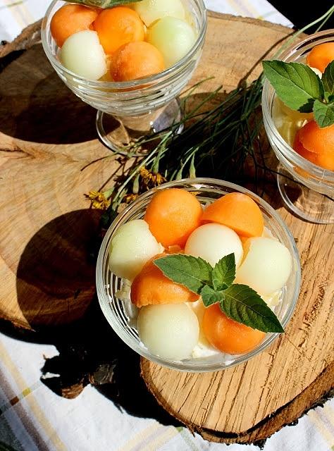 Kokosowo-grecki deser z melonem