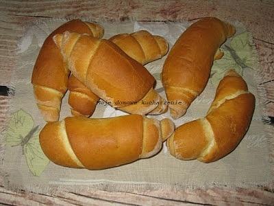 Rogaliki z drożdży, mleka i masła