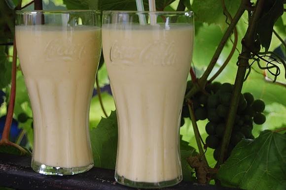 Egzotyczne smoothie z mango i bananem