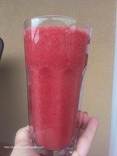 Smoothie z arbuza, malin i truskawek