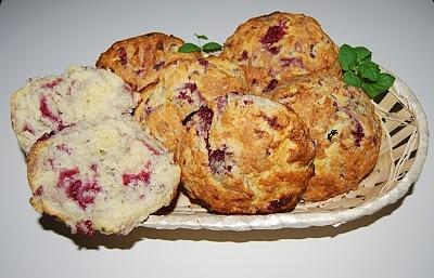 Scones z malinami - angielskie bułeczki