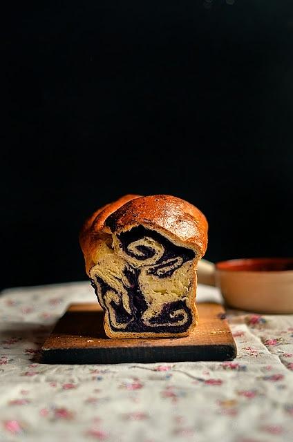 Serowo-jagodowa babka drożdżowa