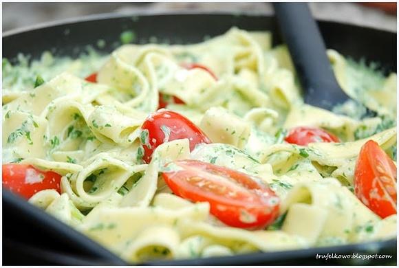 Tagliatelle ze szpinakiem w sosie śmietanowym