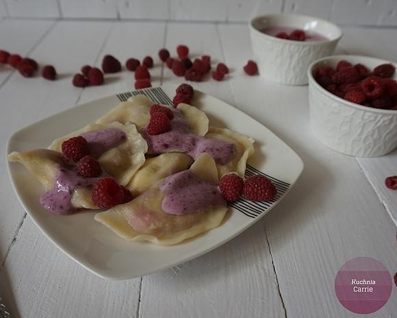 Pierogi z serem i malinami