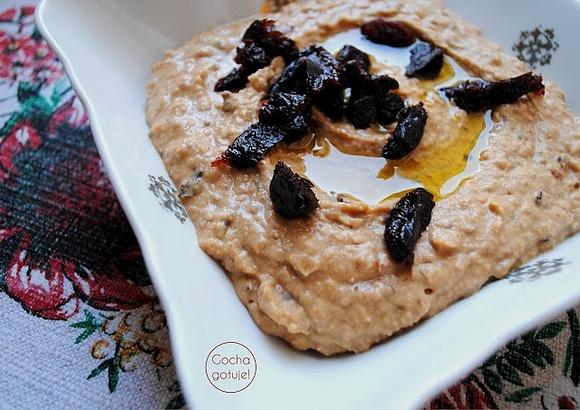 Hummus z suszonymi śliwkami