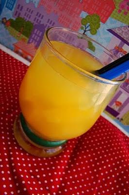 Ananasowy drink z wodą kokosową i liczi