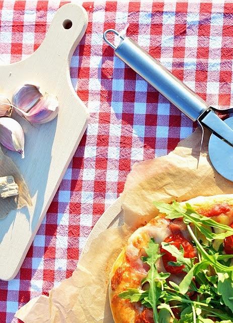 Jak przygotować pyszną domową pizzę z własnym ciastem