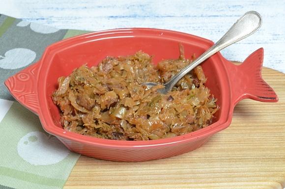 Szybki bigos z młodej kapusty