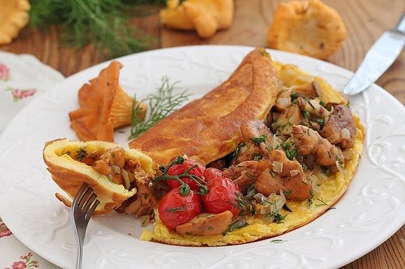Omlet z kurkami i koperkiem