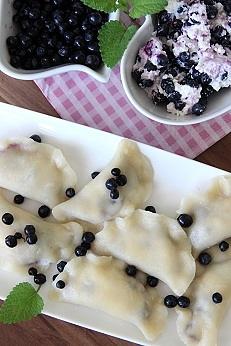 Pierogi z twarogiem i jagodami
