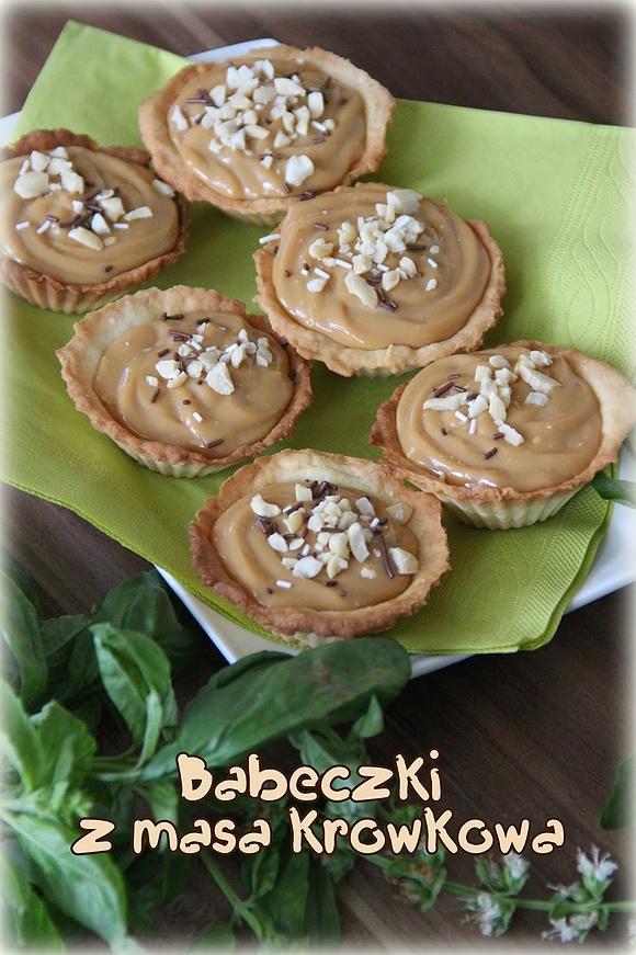 Kruche babeczki z masą krówkową