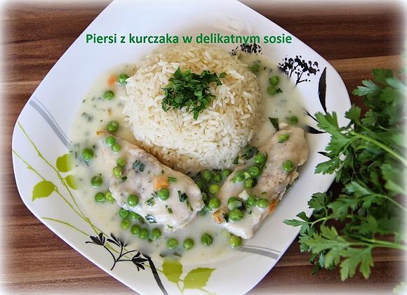 Piersi z kurczaka w delikatnym sosie z groszkiem i pietruszką