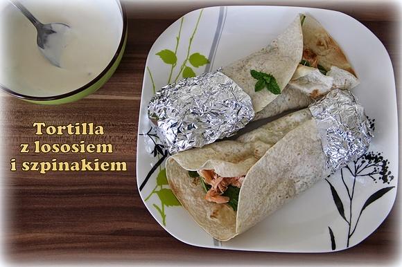 Tortilla z łososiem i szpinakiem