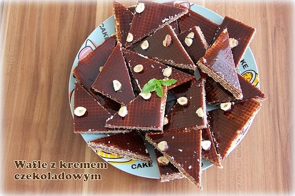 Wafle z kremem czekoladowym