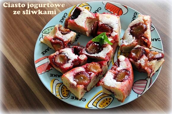 Ciasto jogurtowe ze śliwkami
