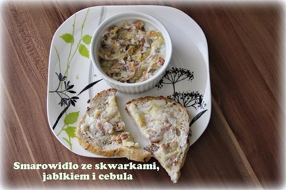 Smarowidło ze skwarkami jabłkiem i cebulą