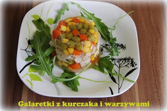 Błyskawiczne galaretki z piersi kurczaka i warzywami