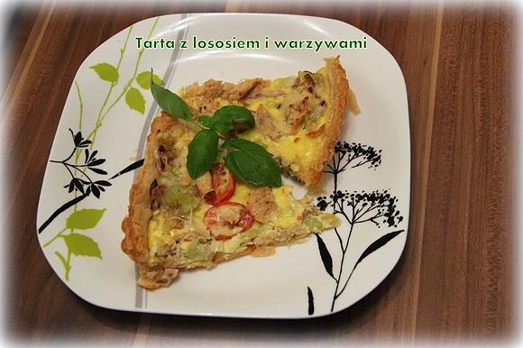 Tarta z łososiem i warzywami na kolację
