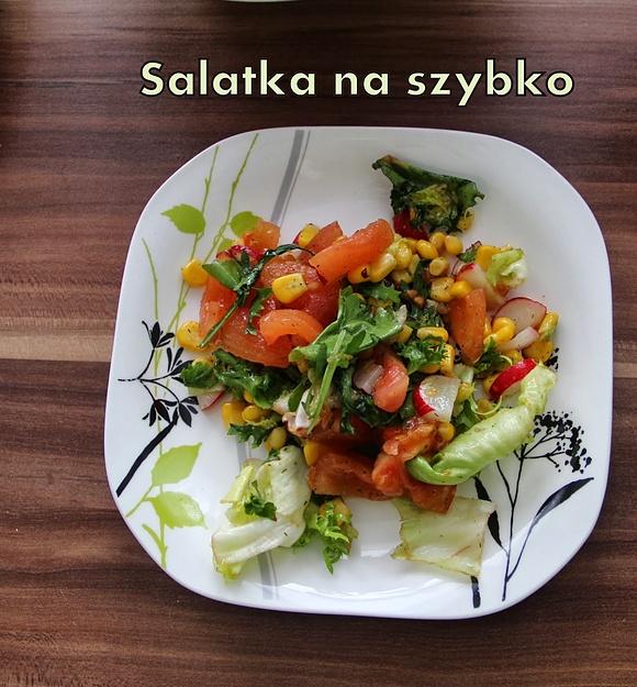 Sałatka na szybko z pomidorami, kukurydzą i rzodkiewką