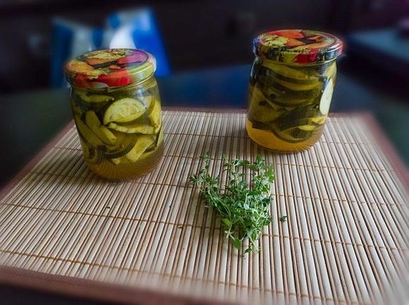 Marynowana cukinia w curry