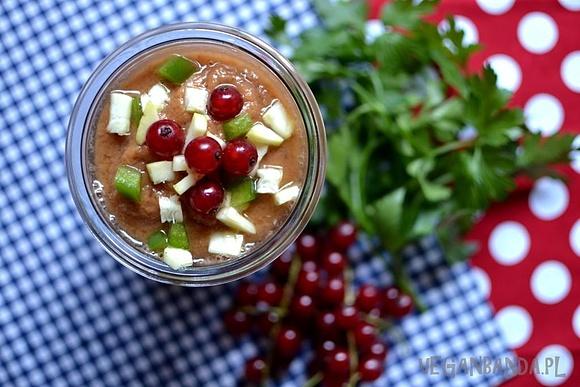 Gazpacho z cukinii i czerwonej porzeczki