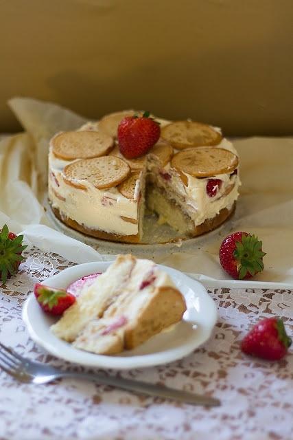 Torcik tiramisu z truskawkami