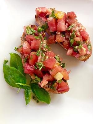 Bruschetta pomidorowa przepis na prostą i lekką przystawkę