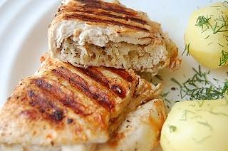 Grillowany filet z kurczaka faszerowany kapustą kiszoną