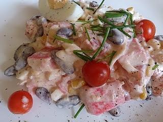 Sałatka z paluszkami krabowymi