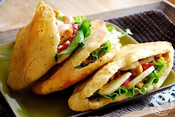 Chlebki naan a'la kebab