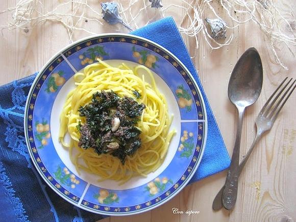Spaghetti z anchois i natką pietruszki