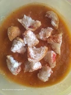 Zupa krem pomidorowo cukiniowa z grzankami