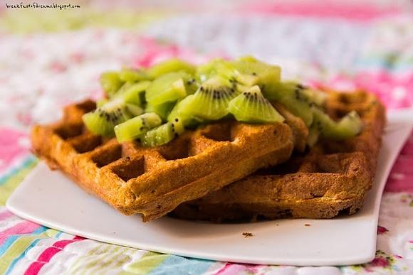 Migdałowe gofry z kiwi