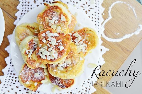 Drożdżowe racuchy z jabłkami