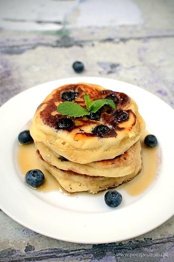 Pancakes z borówkami na maślance