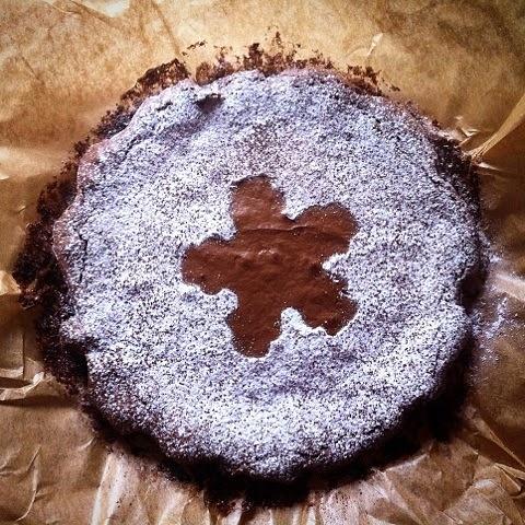 Czekoladowe ciasto z migdałami i pomarańczą