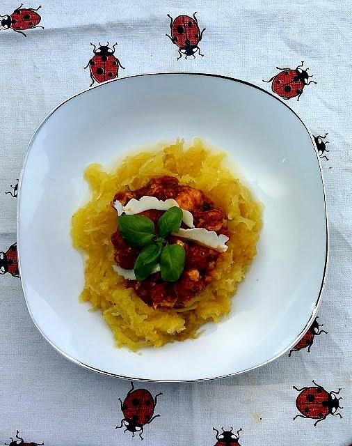 Dyniowe spaghetti z sosem ze świeżych pomidorów